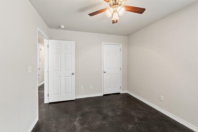 Building Photo - 917 Ramblewood St