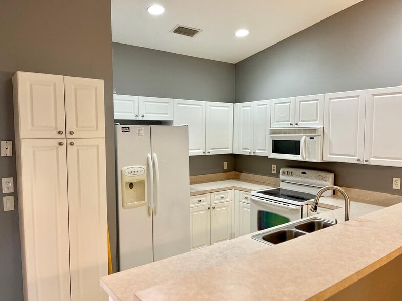 Building Photo - 232 Hill Street