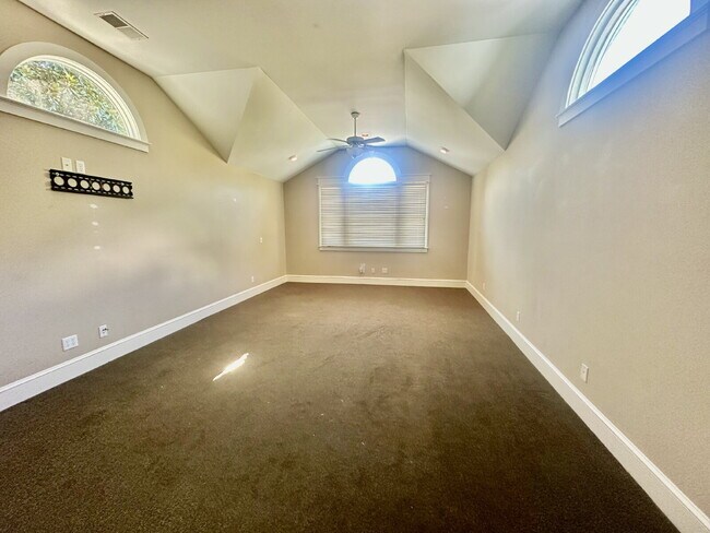 Building Photo - Moss Creek Home with a Gorgeous Water View!