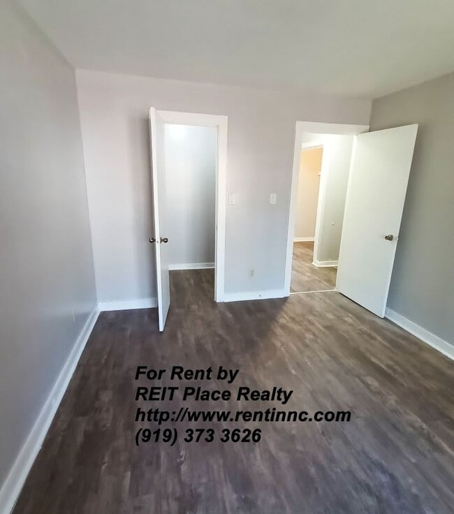 Building Photo - 3 Bed 2 Bath w/ Master Bed downstairs near Crossroads Plaza, REI