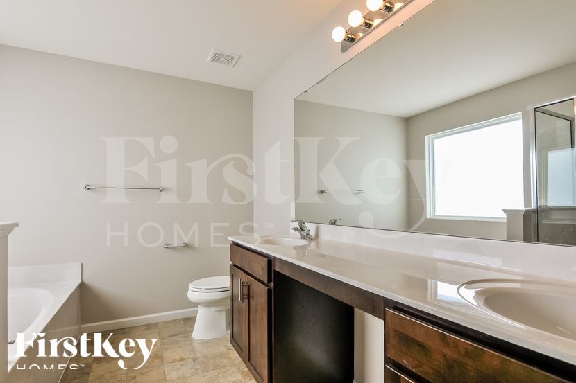 Building Photo - 120 Champions Ln