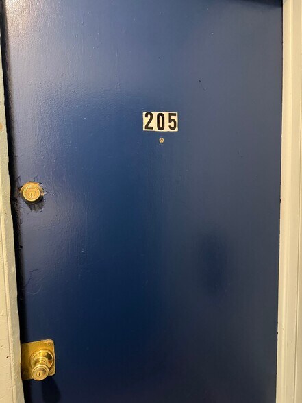 Building Photo - 2412 Azalea Garden Rd