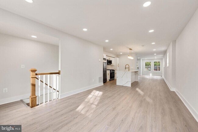 Building Photo - 113 Clifford Ave