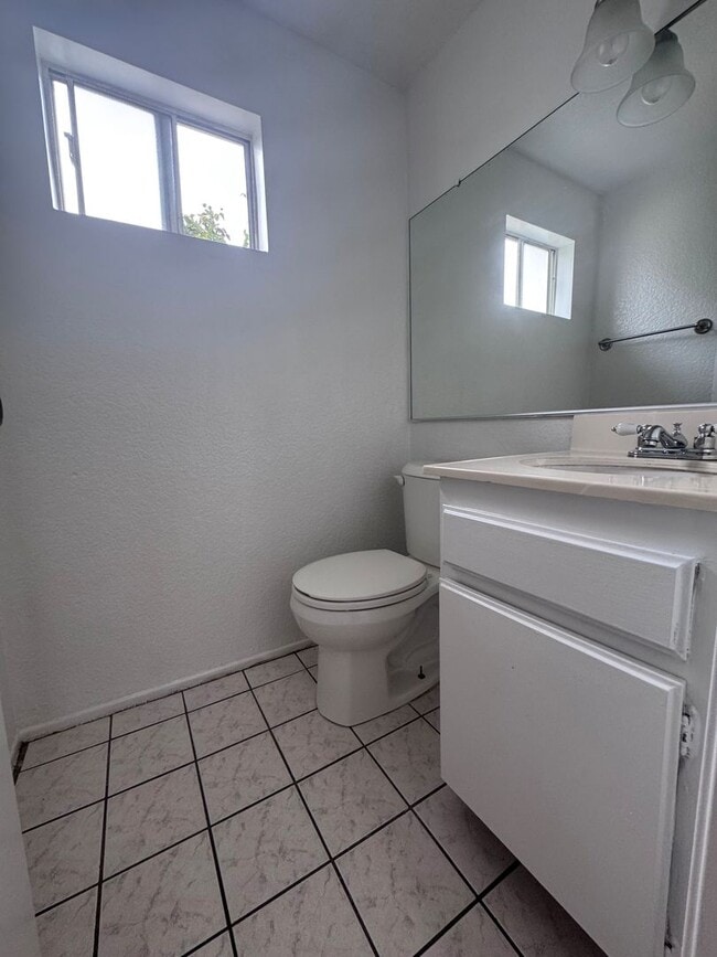 Building Photo - Spacious Home in Huntington Park HOA Commu...