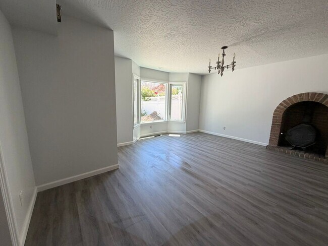 Building Photo - 174 S 600 E