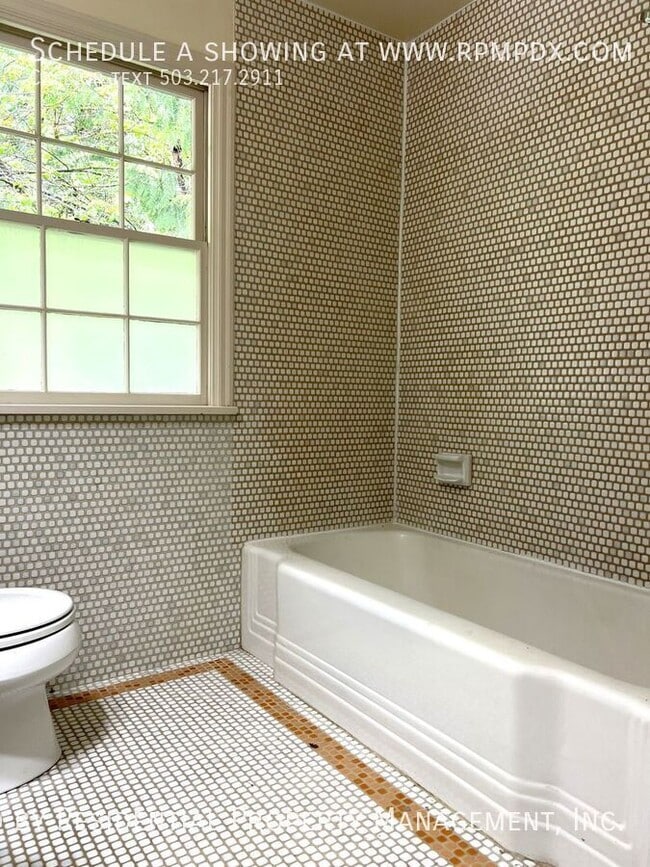 Building Photo - 1938 SW Edgewood Rd