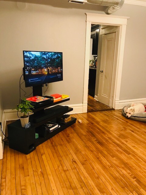 Building Photo - 2216 W 24th St