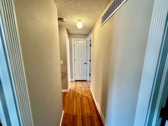 Building Photo - "Charming 3-Bed Home with Finished Basemen...