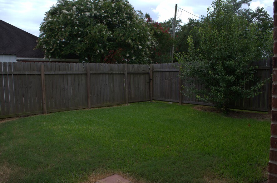 Backyard - 2321 Port Neches Ave