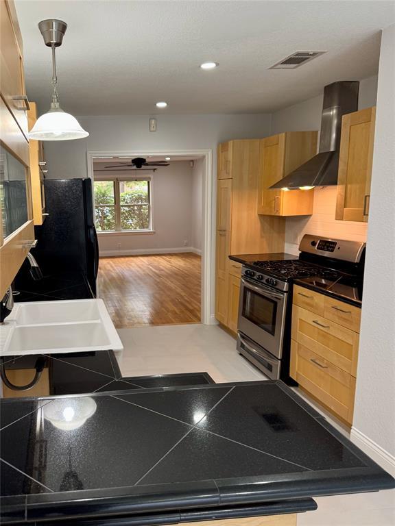 Building Photo - 1009 Alegria Rd