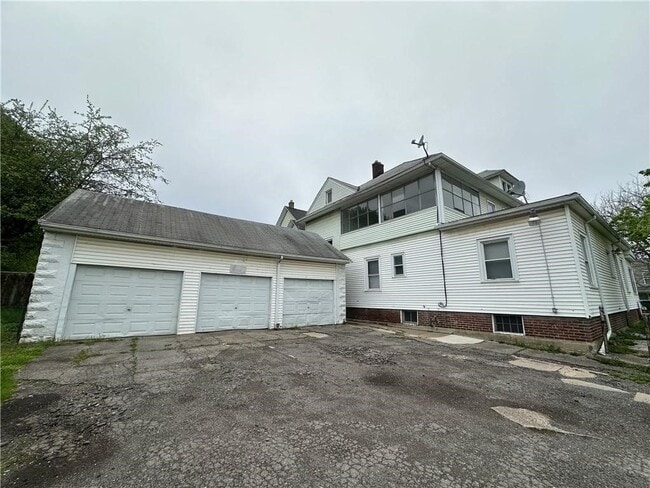 Building Photo - 621 Jay St