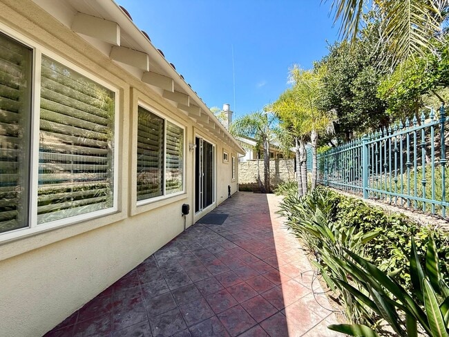 Building Photo - Gated 4 Bedroom 3 1/2 Bath Two Story Home