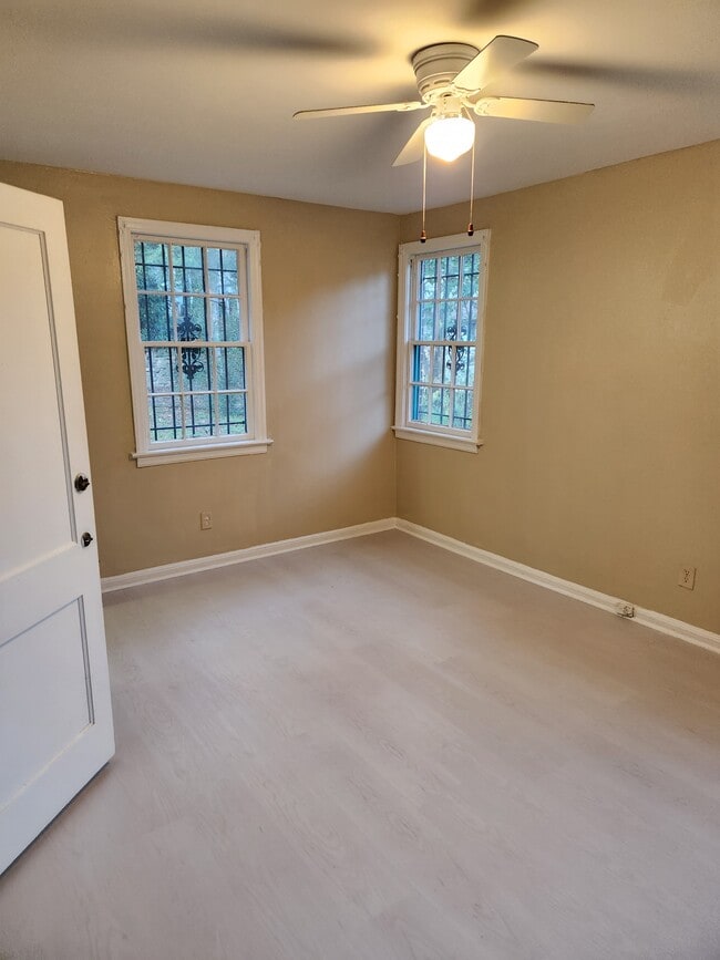Building Photo - 2819 Schaul St
