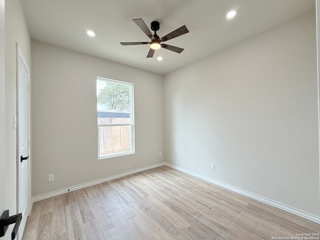 Building Photo - 3274 I-35