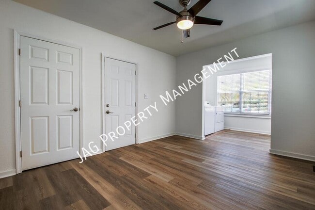 Building Photo - 2892 College St