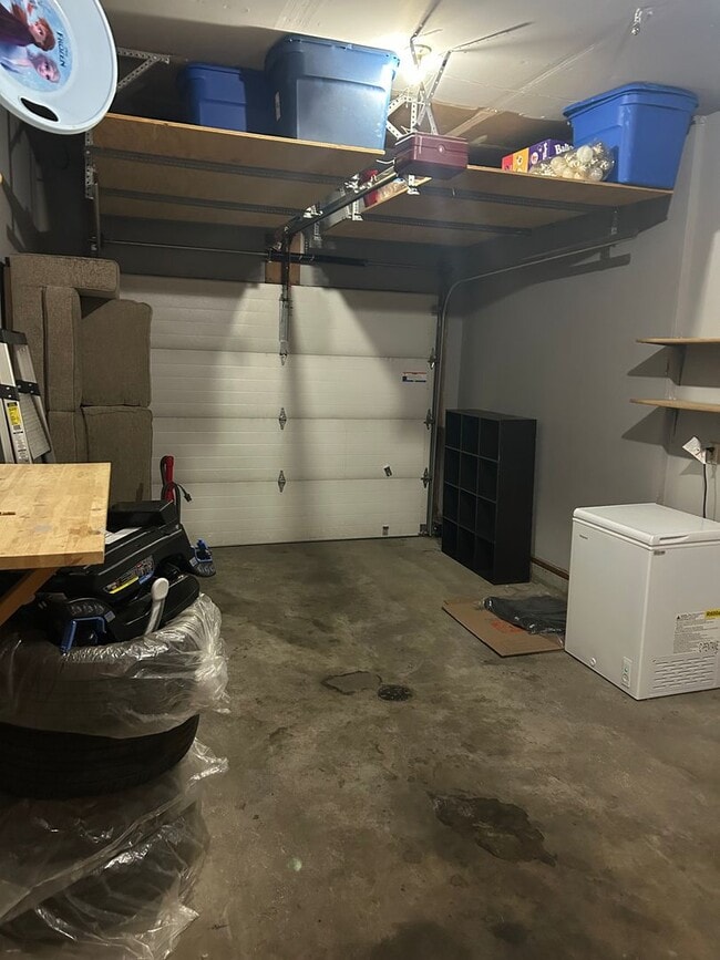 Building Photo - Century 21 Gold Rush - 2 bed, 1.5 bath (Fa...