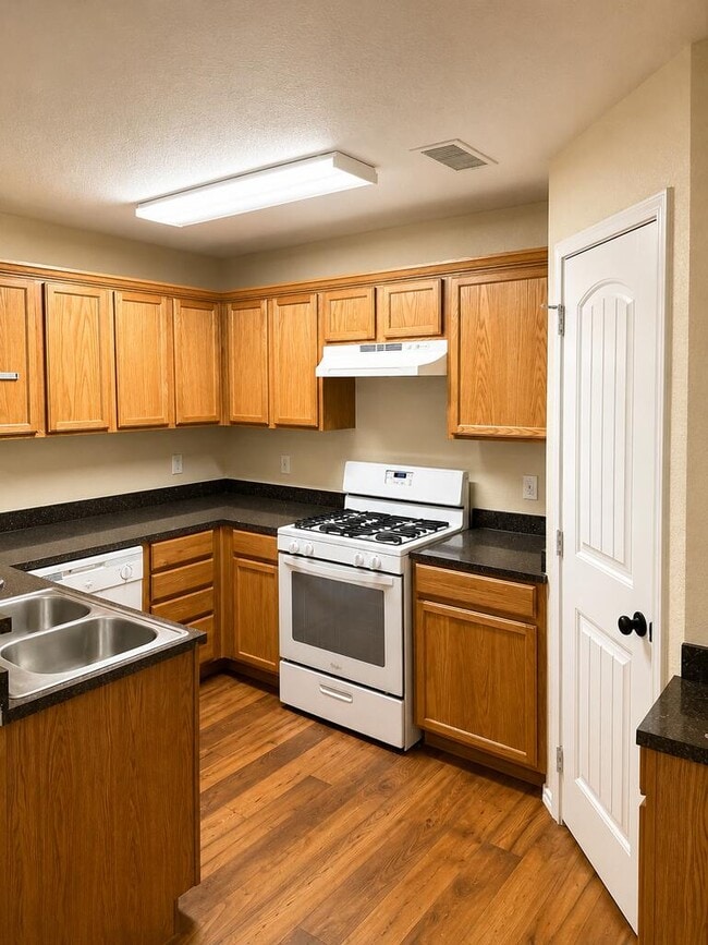 Building Photo - 907 Copus Ave