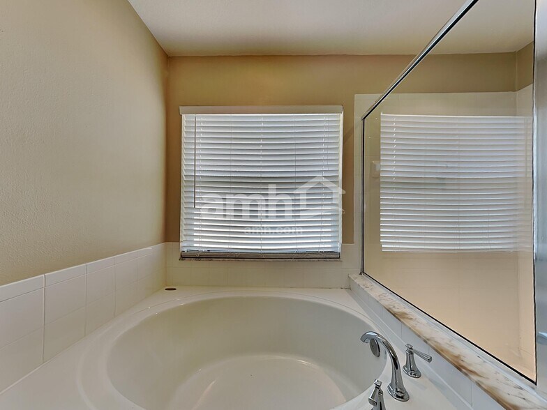 Building Photo - 1353 Crimson Clover Ln