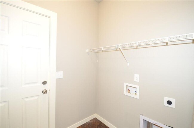 Building Photo - 3 Bedroom 2 Bath Duplex Centerton