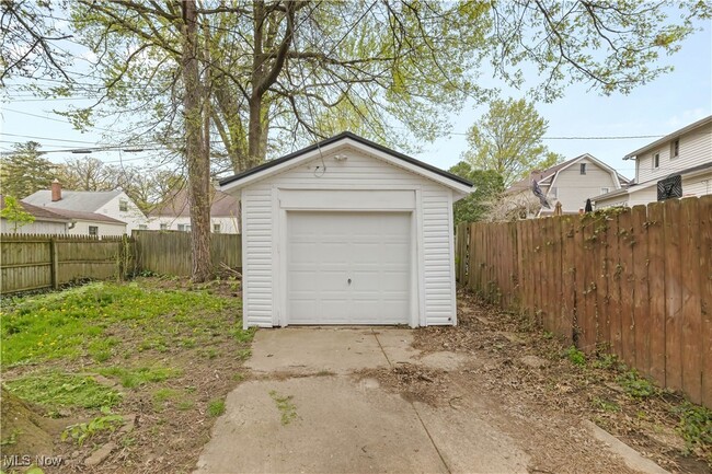 Building Photo - 2580 Whitelaw St