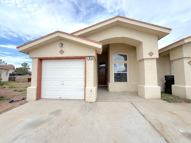 Primary Photo - East El Paso 2bed/2Bath Duplex!