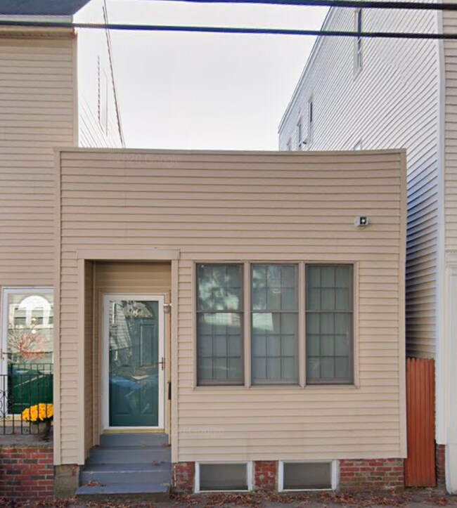 Building Photo - 202 Hurley St