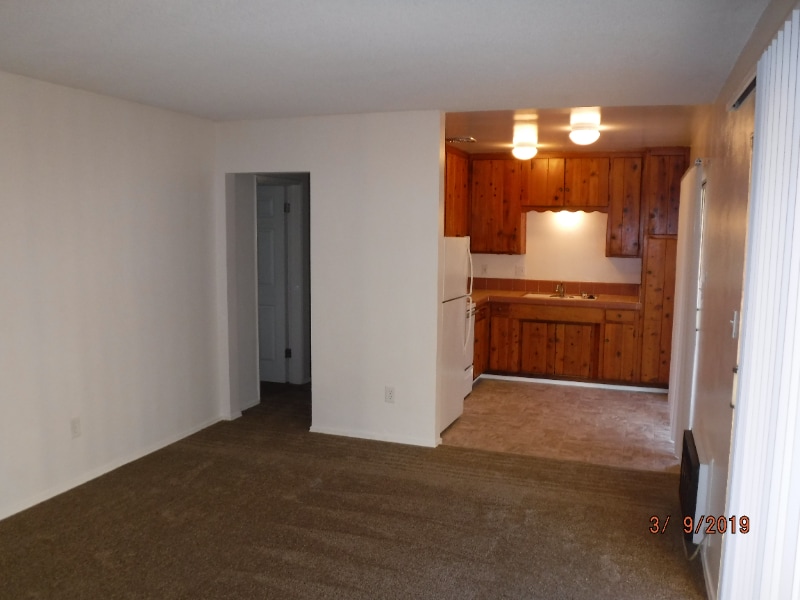 Building Photo - 633 N Fig St