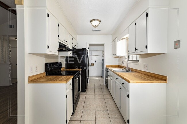 Building Photo - Beautifully Renovated 3 Bed 2 Bath Home in Theodore
