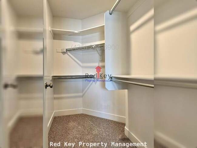 Building Photo - Glen Eagles Ct. Townhouse