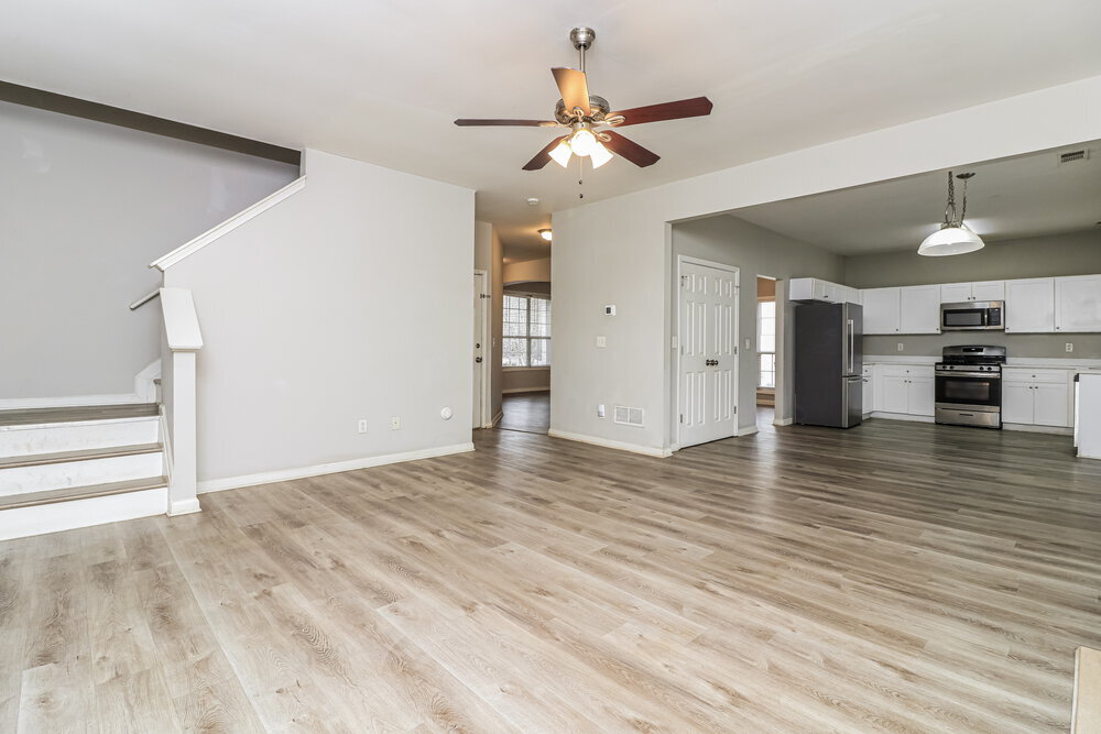 Building Photo - 1610 Silver Oak Dr