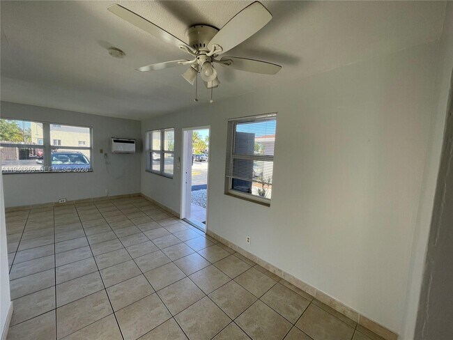 Building Photo - 5550 NE 20th Terrace