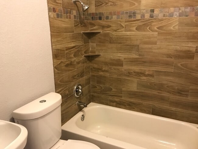 Building Photo - Gorgeous and spacious home in Danbury, Just remodeled and move in ready!