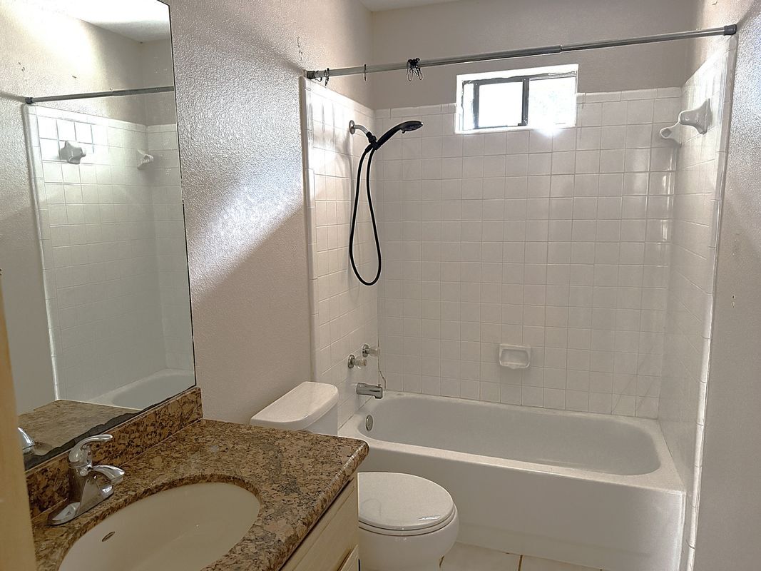 Building Photo - 716 Mynah Ave