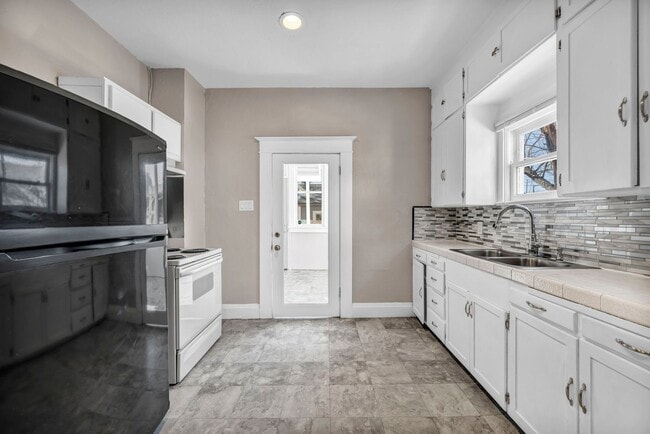 Building Photo - 1637 C St