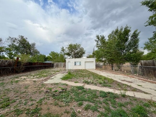 Building Photo - Move-in Ready Ranch