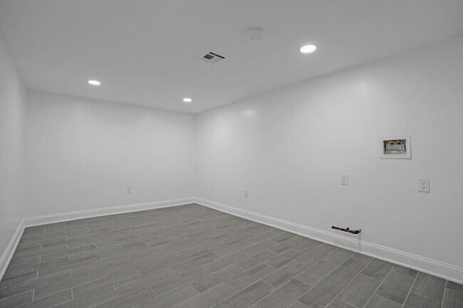 Building Photo - 52 Brinkerhoff St