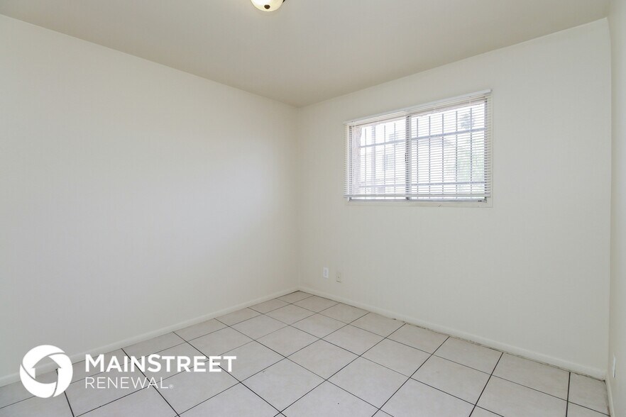 Building Photo - 2027 W Chambers St