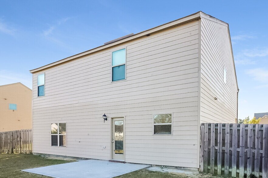 Building Photo - 8581 Braylen Manor Dr