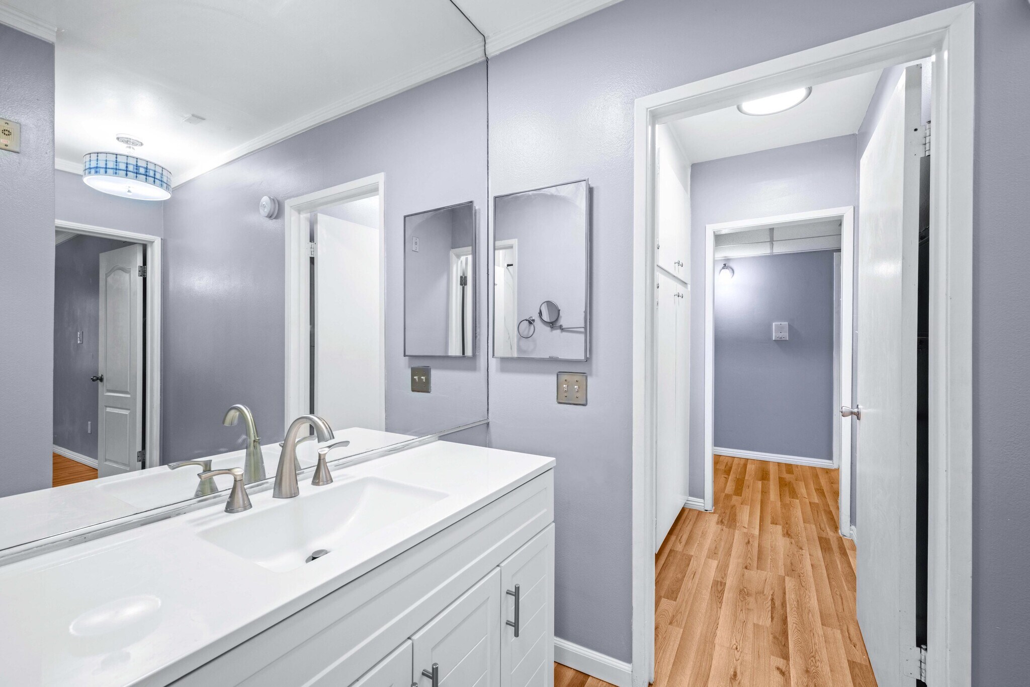 Building Photo - 12801 Moorpark St