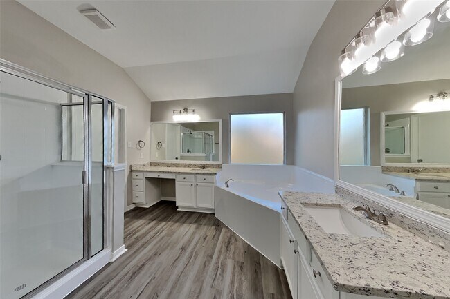 Building Photo - 18610 Willow Cove Dr