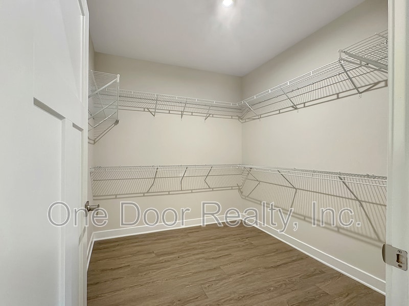 Building Photo - 105 Ironsmith Wy