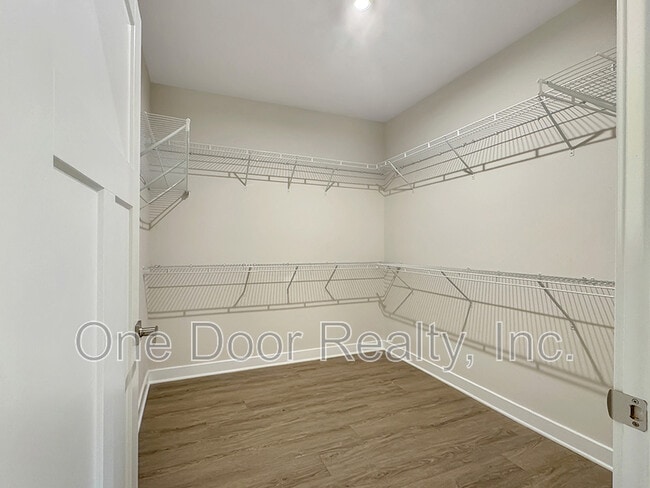 Building Photo - 105 Ironsmith Wy