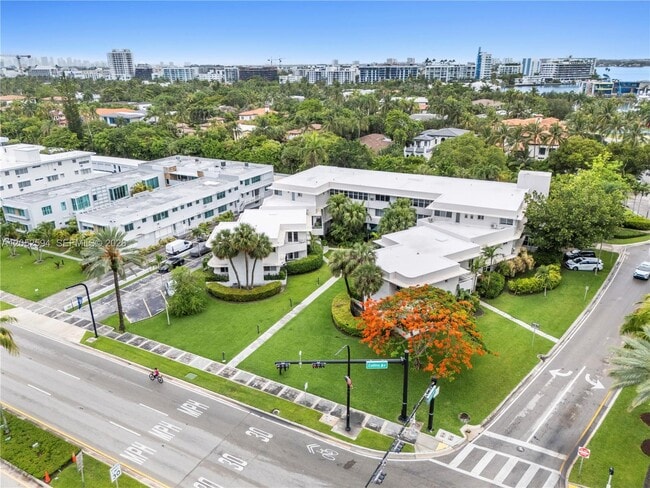 Building Photo - 10190 Collins Ave