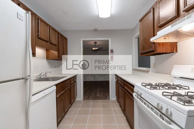 Building Photo - 1350 Brockett Pl