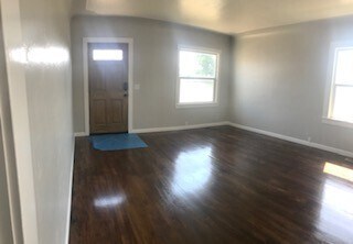 Building Photo - Beautiful Historic Home in Hilmar