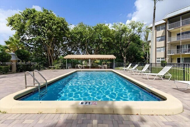 Building Photo - 6001 N Falls Cir Dr