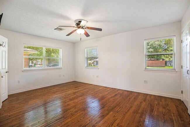 Building Photo - 1502 Ivie Lee St