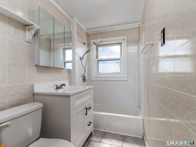 Building Photo - 969 S Main St