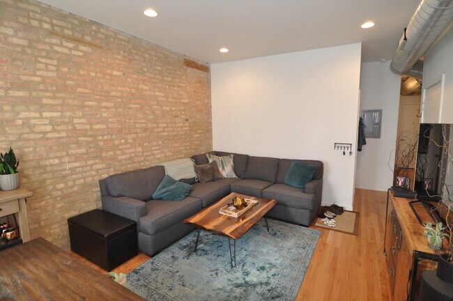 Building Photo - 1618 N Marshfield Ave