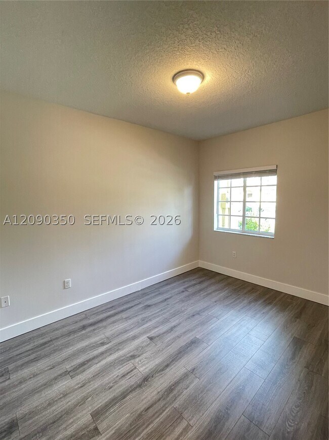 Building Photo - 1178 NE 32nd Ave